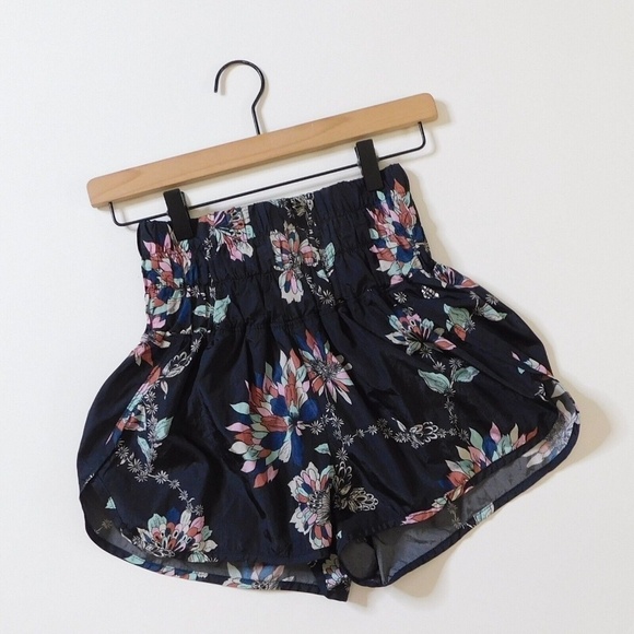 FREE PEOPLE Movement The Way Home Floral Shorts Black Athletic Print X-Small - Picture 3 of 16